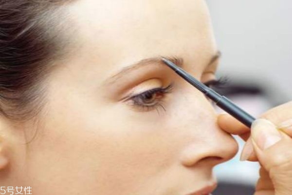 眉毛怎么畫好看 最簡(jiǎn)單的一字眉畫法
