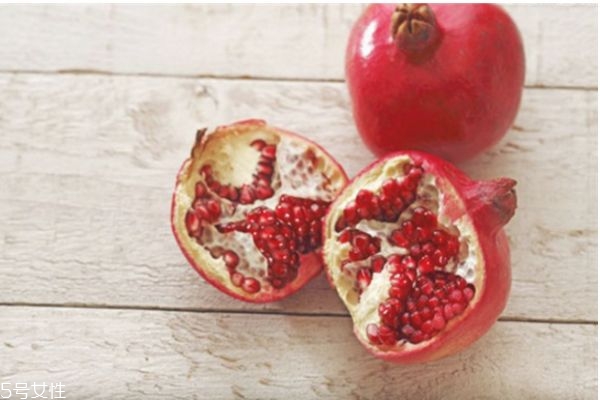 吃石榴要不要吐籽 哪些人千萬不能吃石榴 吃石榴要不要吐籽 哪些人千萬不能吃石榴