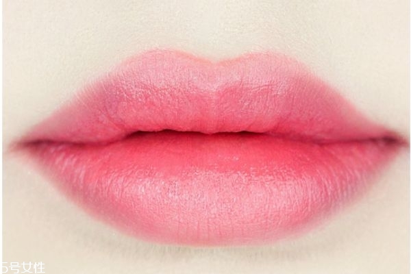 韓國(guó)學(xué)生妝教程 菜鳥(niǎo)也能學(xué)畫(huà)韓式妝容