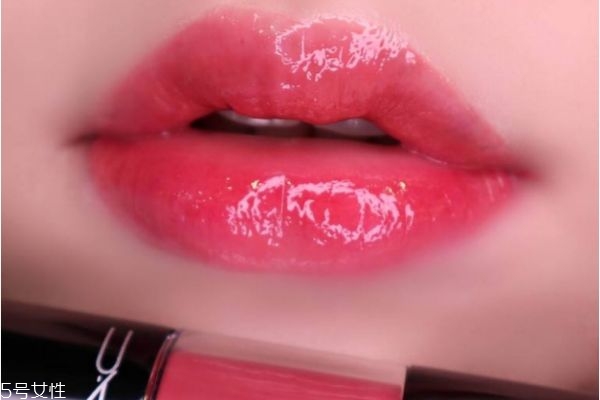 m型唇妝怎么畫(huà) 最流行m型唇妝畫(huà)法