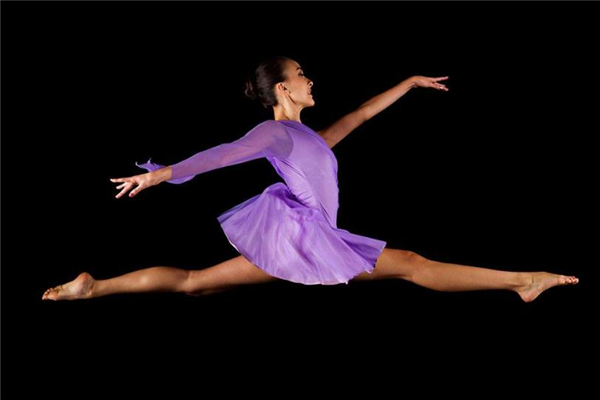 初學(xué)者怎樣練劈叉 不要心急 初學(xué)者怎樣練劈叉 不要心急