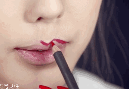 m型唇妝怎么畫(huà) 最流行m型唇妝畫(huà)法