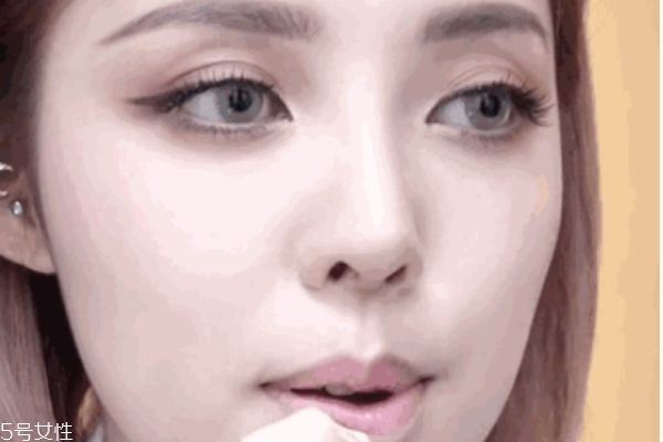 m型唇妝怎么畫(huà) 最流行m型唇妝畫(huà)法