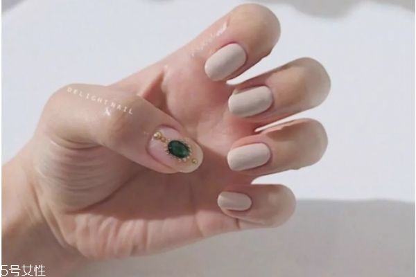 女生秋冬做什么美甲好看 冬季美甲這幾款最顯氣質(zhì) 女生秋冬做什么美甲好看 冬季美甲這幾款最顯氣質(zhì)