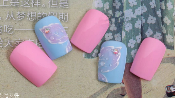 藍色美甲怎么做 精致美甲做法教程