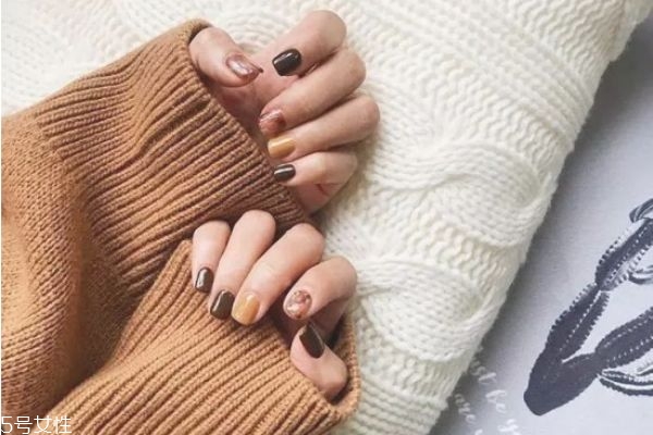 女生秋冬做什么美甲好看 冬季美甲這幾款最顯氣質(zhì) 女生秋冬做什么美甲好看 冬季美甲這幾款最顯氣質(zhì)