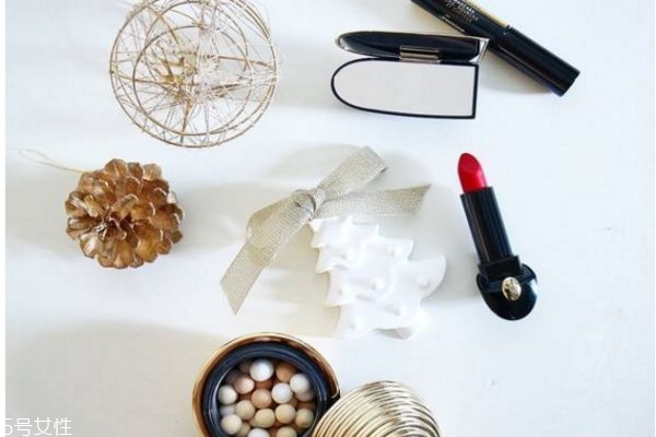 嬌蘭和迪奧哪個(gè)檔次高 嬌蘭好還是迪奧好 嬌蘭和迪奧哪個(gè)檔次高 嬌蘭好還是迪奧好