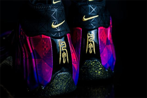 耐克風(fēng)一中國(guó)年開(kāi)箱測(cè)評(píng) 視覺(jué)效果相當(dāng)不錯(cuò)