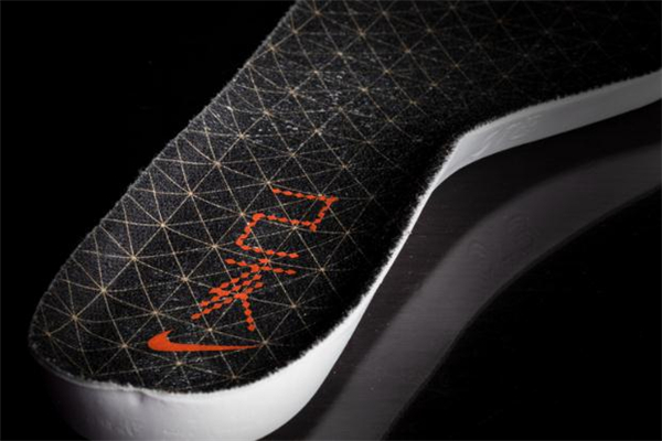 耐克風(fēng)一中國(guó)年開(kāi)箱測(cè)評(píng) 視覺(jué)效果相當(dāng)不錯(cuò)