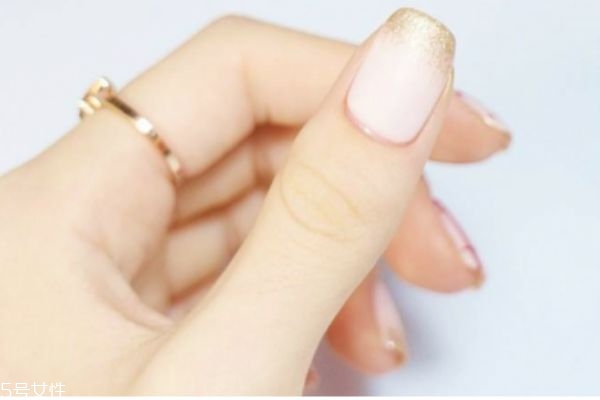 日系田園風美甲怎么做 絲絨美甲做法教程