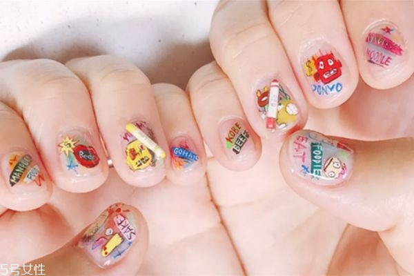 手繪美甲有哪些 紫色撞色美甲做法 手繪美甲有哪些 紫色撞色美甲做法