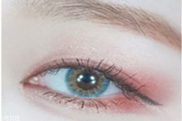 秋冬約會(huì)必備韓式妝容 韓系酒紅色妝容的畫(huà)法