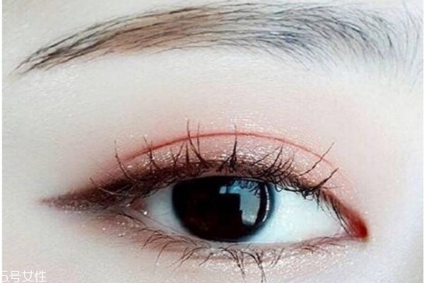 冷艷秋冬妝化妝步驟 素淡秋冬妝容 冷艷秋冬妝化妝步驟 素淡秋冬妝容