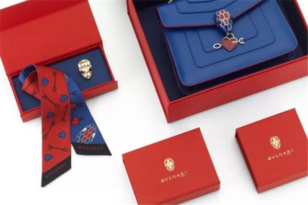 寶格麗2019情人節(jié)限定包包多少錢 愛心款蛇頭包 寶格麗2019情人節(jié)限定包包多少錢 愛心款蛇頭包