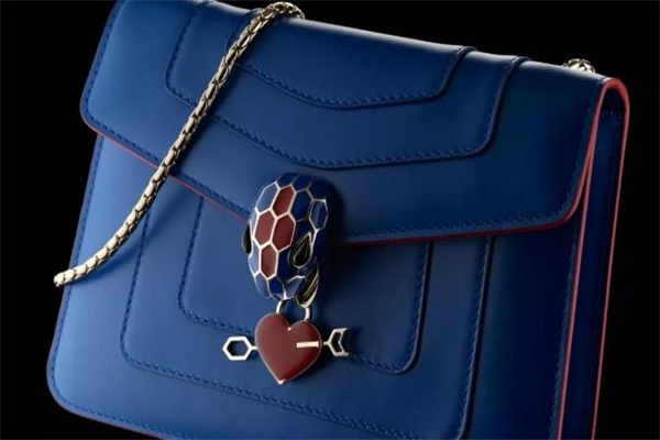 寶格麗2019情人節(jié)限定包包多少錢 愛心款蛇頭包 寶格麗2019情人節(jié)限定包包多少錢 愛心款蛇頭包