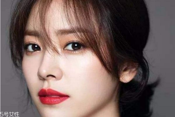 秋冬約會(huì)必備韓式妝容 韓系酒紅色妝容的畫(huà)法