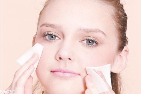 油性皮膚夏季美白秘方 油性皮膚美白的方法 油性皮膚夏季美白秘方 油性皮膚美白的方法
