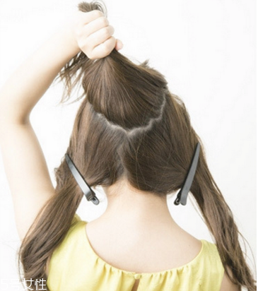 長卷發(fā)怎么編發(fā)好看 長卷發(fā)扎發(fā)教程 長卷發(fā)怎么編發(fā)好看 長卷發(fā)扎發(fā)教程