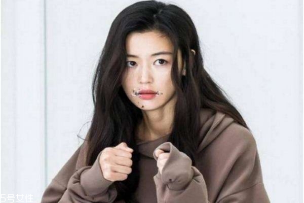 流行的新卷發(fā)發(fā)型 波浪長發(fā)圖片 流行的新卷發(fā)發(fā)型 波浪長發(fā)圖片