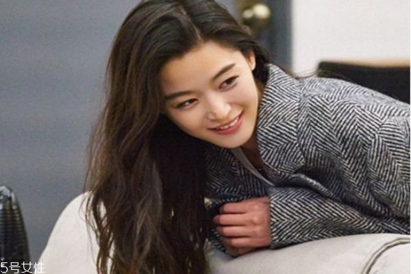 流行的新卷發(fā)發(fā)型 波浪長發(fā)圖片 流行的新卷發(fā)發(fā)型 波浪長發(fā)圖片