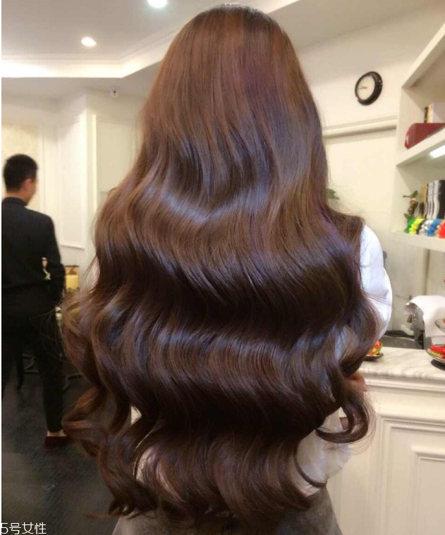 流行的新卷發(fā)發(fā)型 波浪長發(fā)圖片 流行的新卷發(fā)發(fā)型 波浪長發(fā)圖片