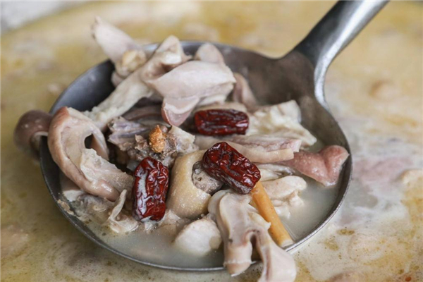 豬肚雞什么時(shí)候放牛奶 加水的時(shí)候 豬肚雞什么時(shí)候放牛奶 加水的時(shí)候