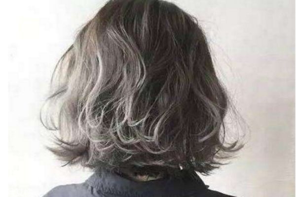 流行的新卷發(fā)發(fā)型 波浪長發(fā)圖片 流行的新卷發(fā)發(fā)型 波浪長發(fā)圖片