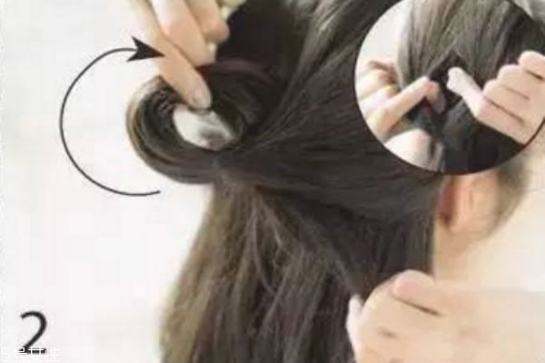 長卷發(fā)怎么編發(fā)好看 長卷發(fā)扎發(fā)教程 長卷發(fā)怎么編發(fā)好看 長卷發(fā)扎發(fā)教程