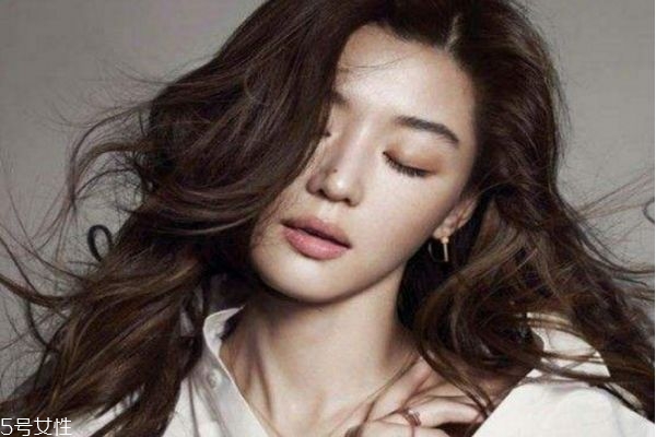 流行的新卷發(fā)發(fā)型 波浪長發(fā)圖片 流行的新卷發(fā)發(fā)型 波浪長發(fā)圖片