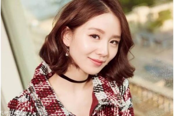 流行的新卷發(fā)發(fā)型 波浪長發(fā)圖片 流行的新卷發(fā)發(fā)型 波浪長發(fā)圖片