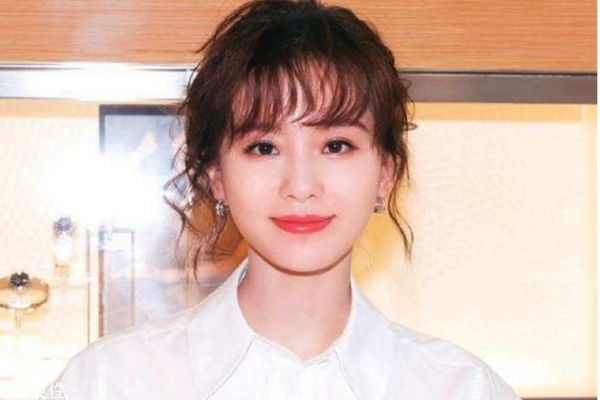 流行的新卷發(fā)發(fā)型 波浪長發(fā)圖片 流行的新卷發(fā)發(fā)型 波浪長發(fā)圖片