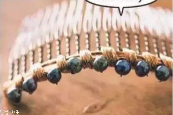 長卷發(fā)怎么編發(fā)好看 長卷發(fā)扎發(fā)教程 長卷發(fā)怎么編發(fā)好看 長卷發(fā)扎發(fā)教程