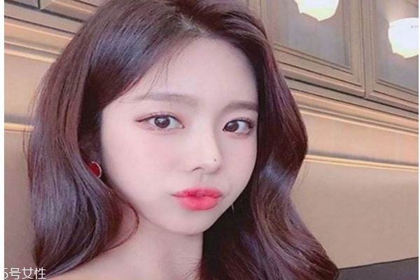 2019長(zhǎng)卷發(fā)發(fā)色 女神必備長(zhǎng)卷發(fā)發(fā)型