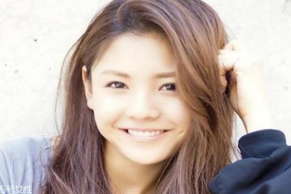 長(zhǎng)寬臉適合什么發(fā)型 長(zhǎng)寬臉女生適合的發(fā)型 長(zhǎng)寬臉適合什么發(fā)型 長(zhǎng)寬臉女生適合的發(fā)型