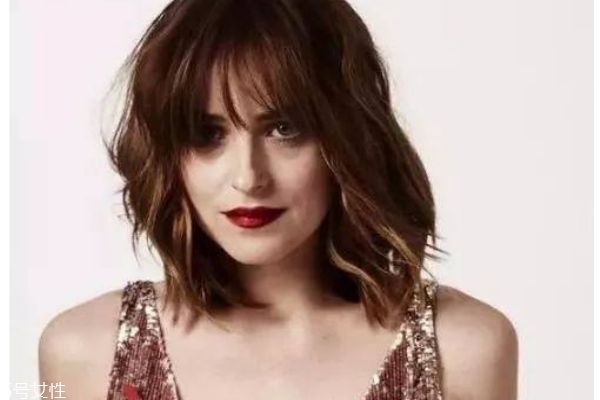 長(zhǎng)寬臉適合什么發(fā)型 長(zhǎng)寬臉女生適合的發(fā)型 長(zhǎng)寬臉適合什么發(fā)型 長(zhǎng)寬臉女生適合的發(fā)型