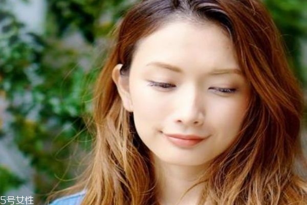 長(zhǎng)寬臉適合什么發(fā)型 長(zhǎng)寬臉女生適合的發(fā)型 長(zhǎng)寬臉適合什么發(fā)型 長(zhǎng)寬臉女生適合的發(fā)型