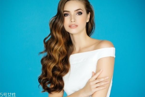 長(zhǎng)寬臉適合什么發(fā)型 長(zhǎng)寬臉女生適合的發(fā)型 長(zhǎng)寬臉適合什么發(fā)型 長(zhǎng)寬臉女生適合的發(fā)型