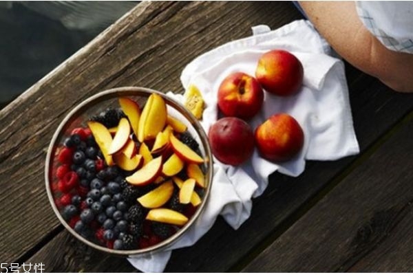 吃什么水果能美白全身 可以美白的食物 吃什么水果能美白全身 可以美白的食物