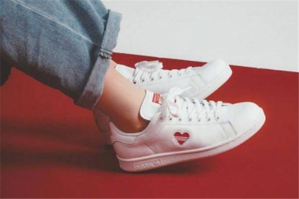 2019阿迪達(dá)斯情人節(jié)限定多少錢 設(shè)計很有愛