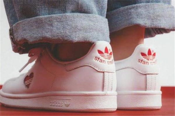 2019阿迪達(dá)斯情人節(jié)限定多少錢 設(shè)計很有愛