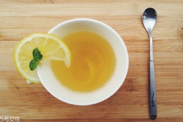 蜂蜜檸檬水有什么作用 蜂蜜檸檬水的飲用注意事項(xiàng) 蜂蜜檸檬水有什么作用 蜂蜜檸檬水的飲用注意事項(xiàng)