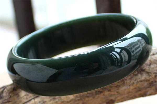 墨玉手鐲真假鑒別 認(rèn)清這幾點