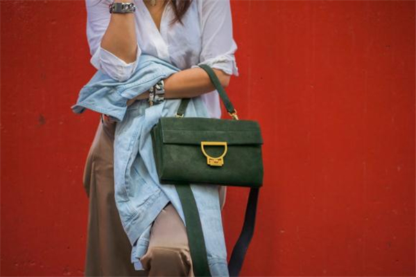 coccinelle和mk哪個好 前者性價比更高 coccinelle和mk哪個好 前者性價比更高