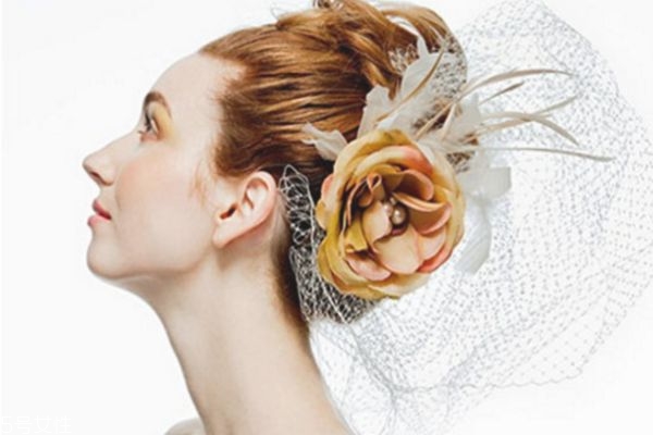 很年輕為什么就有頸紋 頸紋是這樣長(zhǎng)出來(lái)的