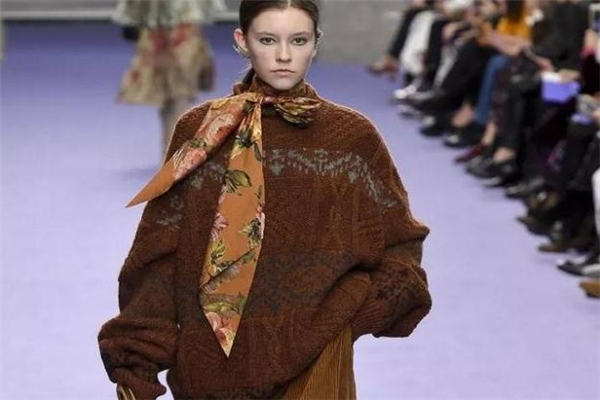 巧克力色衣服怎樣搭配 注意色彩選擇 巧克力色衣服怎樣搭配 注意色彩選擇