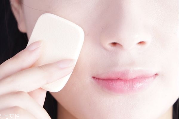 透真粉餅怎么用 透真粉餅適合膚質(zhì)