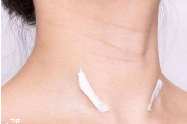 很年輕為什么就有頸紋 頸紋是這樣長(zhǎng)出來(lái)的