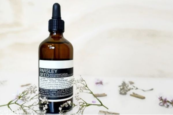 50多歲女人用什么護(hù)膚品 五十歲女性用什么牌子護(hù)膚品 50多歲女人用什么護(hù)膚品 五十歲女性用什么牌子護(hù)膚品