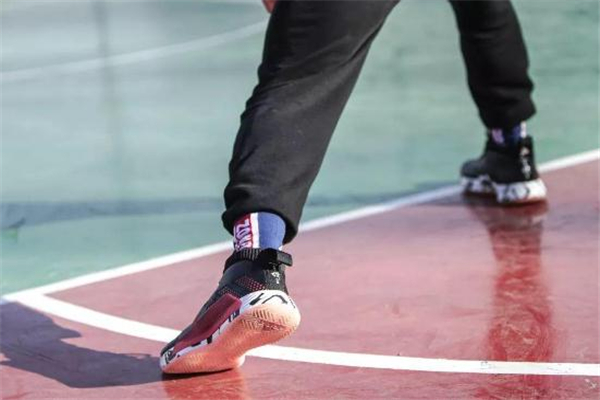 adidas dame 5測評(píng) 利拉德5測評(píng)報(bào)告