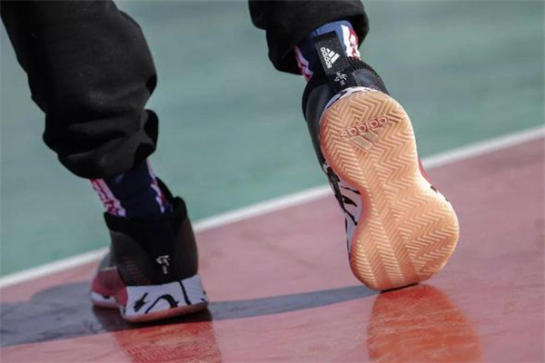 adidas dame 5測評(píng) 利拉德5測評(píng)報(bào)告